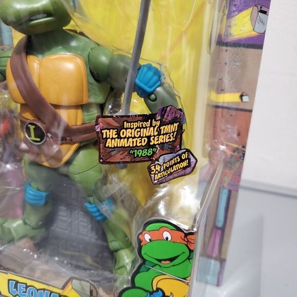 Classic Teenage Mutant Ninja Turtles Leonardo Playmate Classic Collection Figure - Picture 4 of 9